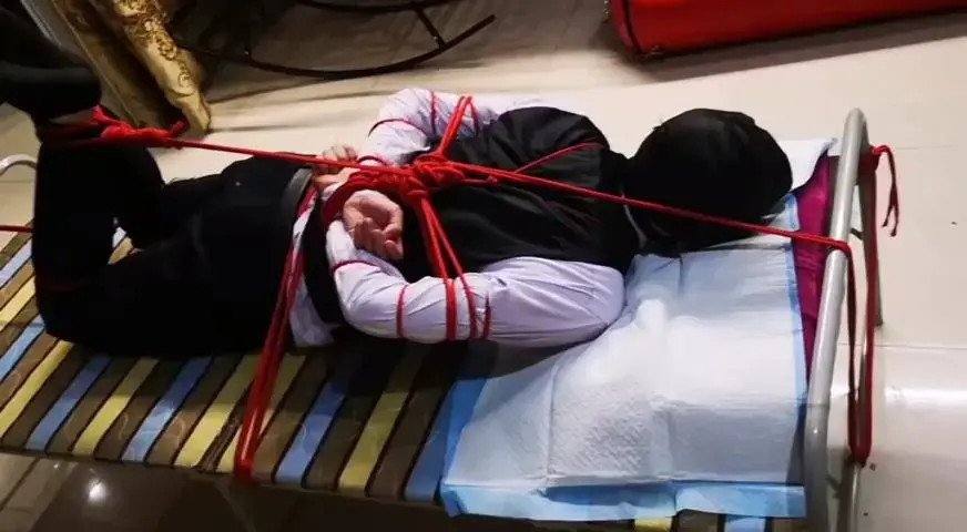 《捆绑SPTK》第一视角沉浸式强制床缚调 采用分卷压缩，下载后请选中一起解压，没有解压密码<br>需要约玩定拍的威信mykbsm或扣扣403622251