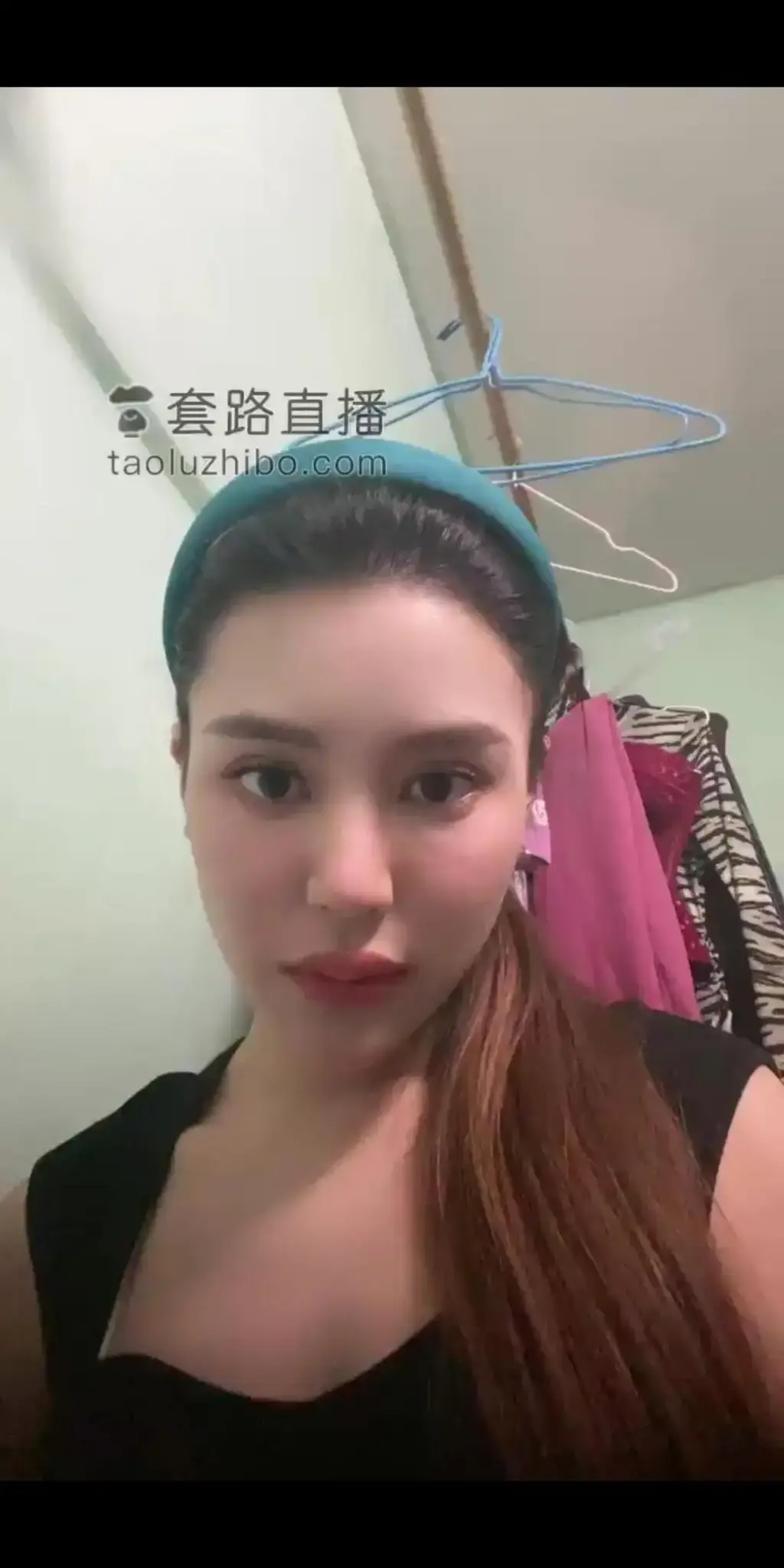 187环球小姐姐的圈养奴【李嘉欣】 套路女王，新人女主调教圈养狗                                                关在狗笼吊绑，鞭打羞辱，港姐风美女