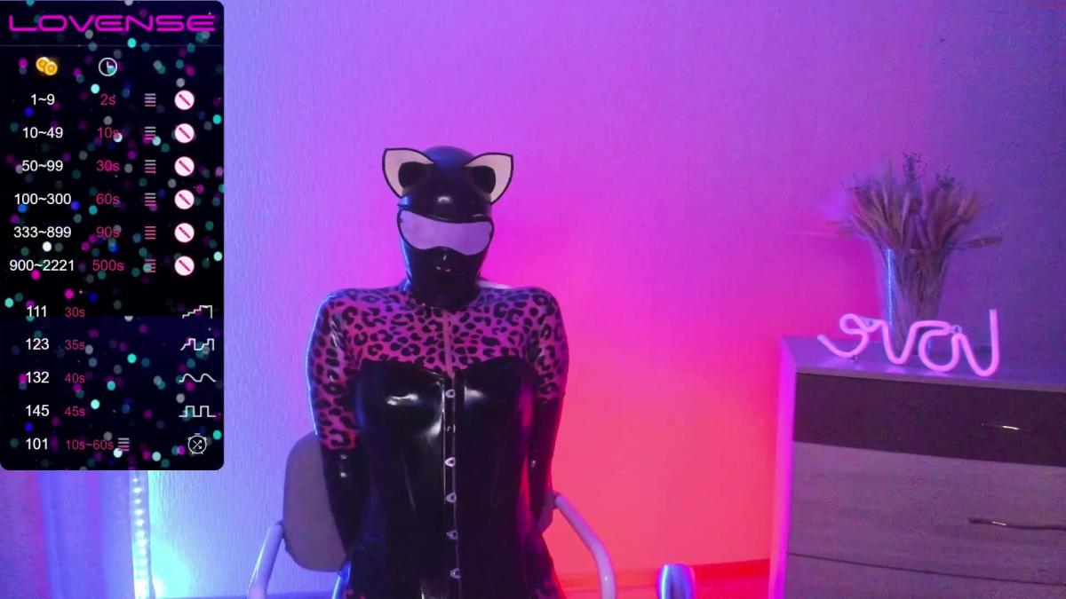 juelzfoxy_28082022_0221_female_Chaturbate.mp4 Cute latex gimp slave girl wears cat hood on top of her ballgagged head. She uses cuffs on her arms to restrain herself and uses a blindfold for sensory deprivation.<br>