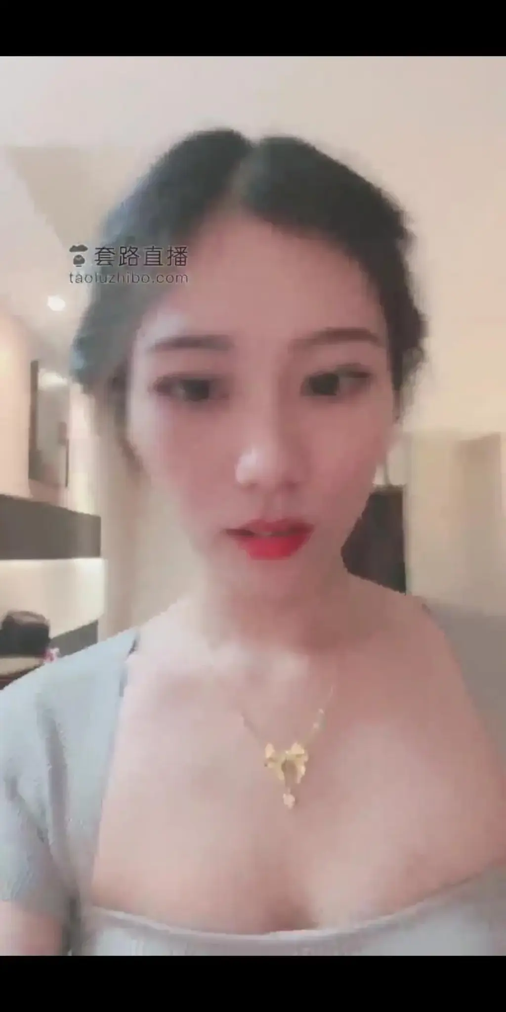 卫生间里玩脚奴【七月】 套路七月女主调教男奴，浴室诱惑                                             恋足踩踏，鞭打打屁股羞辱                            