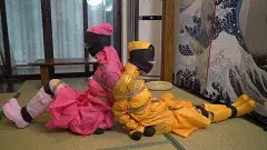 象人定拍-小0&amp;嗷嗷-双人雨衣play，从姬情满满，到直臂连缚（一小时全收录） 雨衣不防雨水，只能用胶带缠住她们的嘴巴。<br><br>百度云1080p 50帧：4.17GB<br>保管库1080p 50帧：2.25GB(低码率)<br>——————————————————————————————————————————————<br>因为百度云经常和谐，微云的会员太贵，所以尝试双层解压，<br>解压密码：xiangren123 第一次解压文件后缀改为zip，<br>原密码再次解压以后，把后缀改成mp4 即可观看<br>切勿在百度云中直接观看，容易被和谐!!!!!<br>线上定拍线下约拍。<br>QQ：192370054（注明来意）