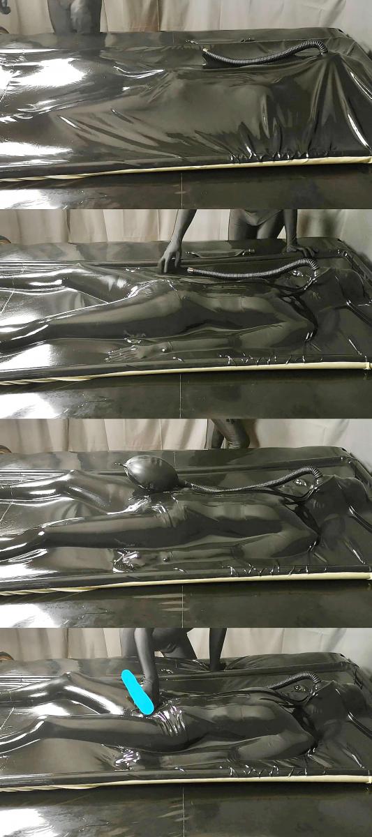 Vacbed Fun With Rebreather Bag 女孩被拘束在乳胶真空袋里，被zentai玩伴用嗡嗡棒强高玩弄，赛高时挣扎的很激烈(见预览15秒)。<br>乳胶真空袋C4S站没有多少，我尽量挑不错的搬。