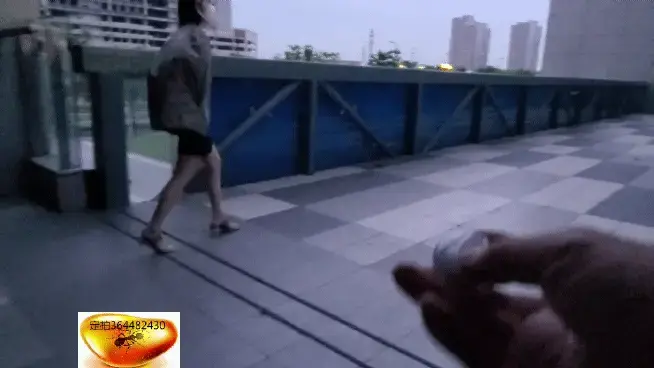 万达广场室外：天气凉爽了，来点刺激的，KB+DD内入，时不时突然启动一下……直接到万达广场溜达溜达…… 万达广场室外：天气凉爽了，来点刺激的，KB DD内入，时不时突然启动一下……遥控坐电梯，直接到万达广场溜达溜达……定拍请注明定拍！QQ364482430