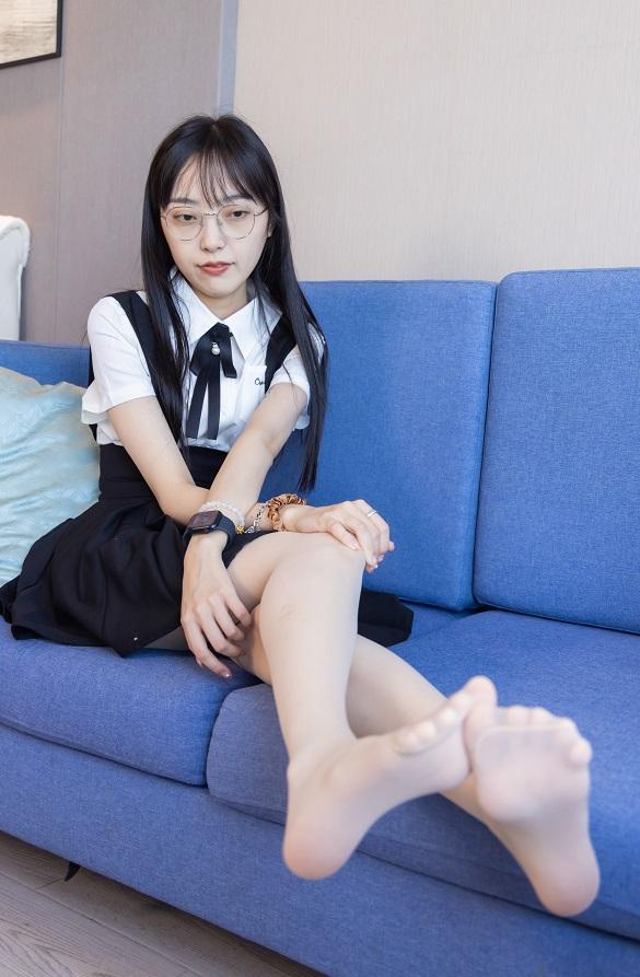 袜啵啵121期：稚予-高跟鞋、白棉袜、肉丝（脚尖透明款）4K 袜啵啵121期：稚予-高跟鞋、白棉袜、肉丝（脚尖透明款）4K<br>原创者：袜啵啵<br>主题：高跟鞋、白棉袜、肉丝（脚尖透明款）