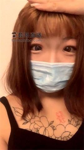 【全国最贱女奴】真开心我又被玩了-女女天脚 【全国最贱女奴】真开心我又被玩了-女女天脚<br>原创作者：全国最贱女奴<br>女奴被女主调教，女主让女奴舔脚，把女奴的嘴当做烟灰缸，羞辱女奴
