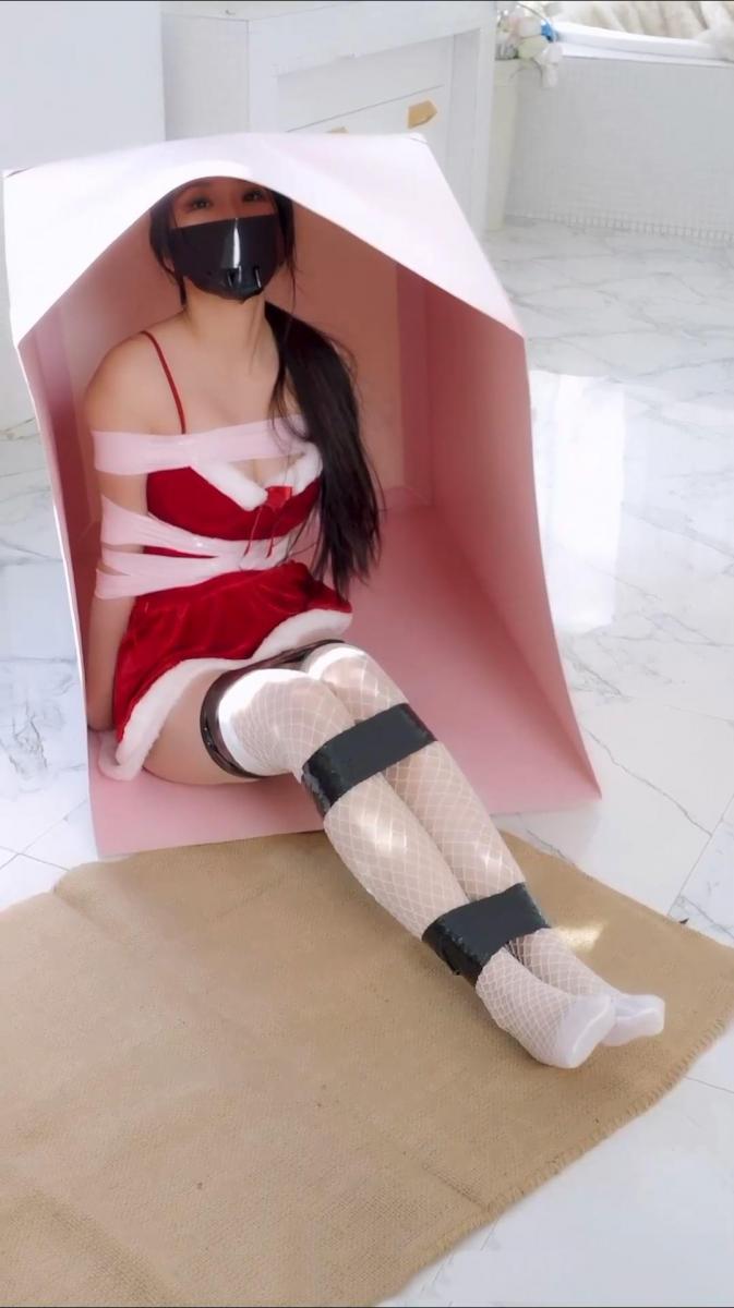 苏伟美腿制服诱惑丝袜紧缚 妖精社-苏伟美腿制服诱惑丝袜紧缚<br>原创者：妖精社<br>大美女苏伟各种制服诱惑丝袜捆绑 视频清晰度拉满 喜欢的请多多支持