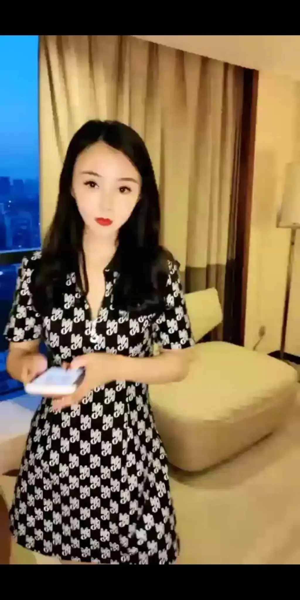 天津上课 耳光 舔脚 虐乳【欣蕊】 美女女王调教上课的贱货                                                       耳光舔脚虐乳踩踏鞭打