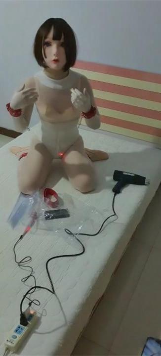kigurumi白丝连体 热缩呼吸 胸部按摩 震动 这次穿了白丝连体衣 然后热缩呼吸加震动束缚