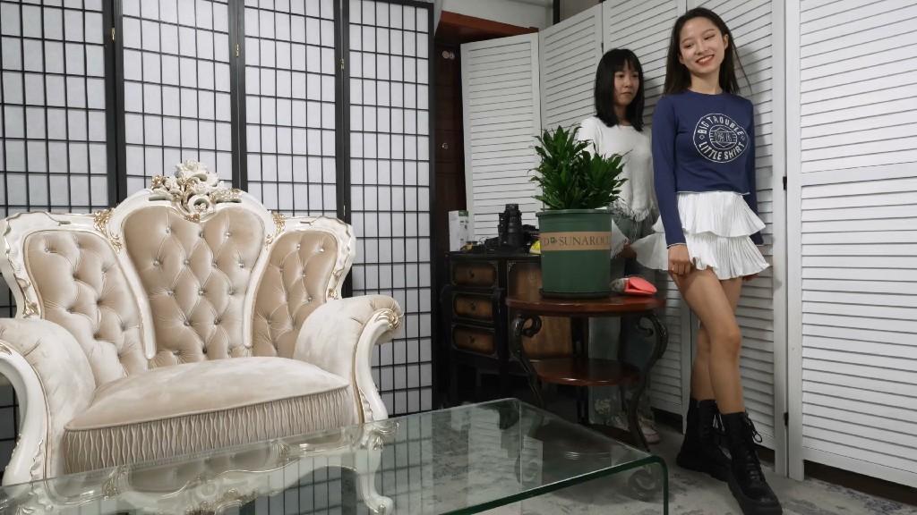 【Sexy Asian Feet】玩弄tian舐TK双胞胎姐妹的四只小脚丫 玩弄tian舐TK双胞胎姐妹的四只小脚丫<br>原创作者：Sexy Asian Feet<br>老哥约来两位漂亮的小姐姐，舔了她们的四只脚丫，味道很不错哦，也玩弄了一下脚丫