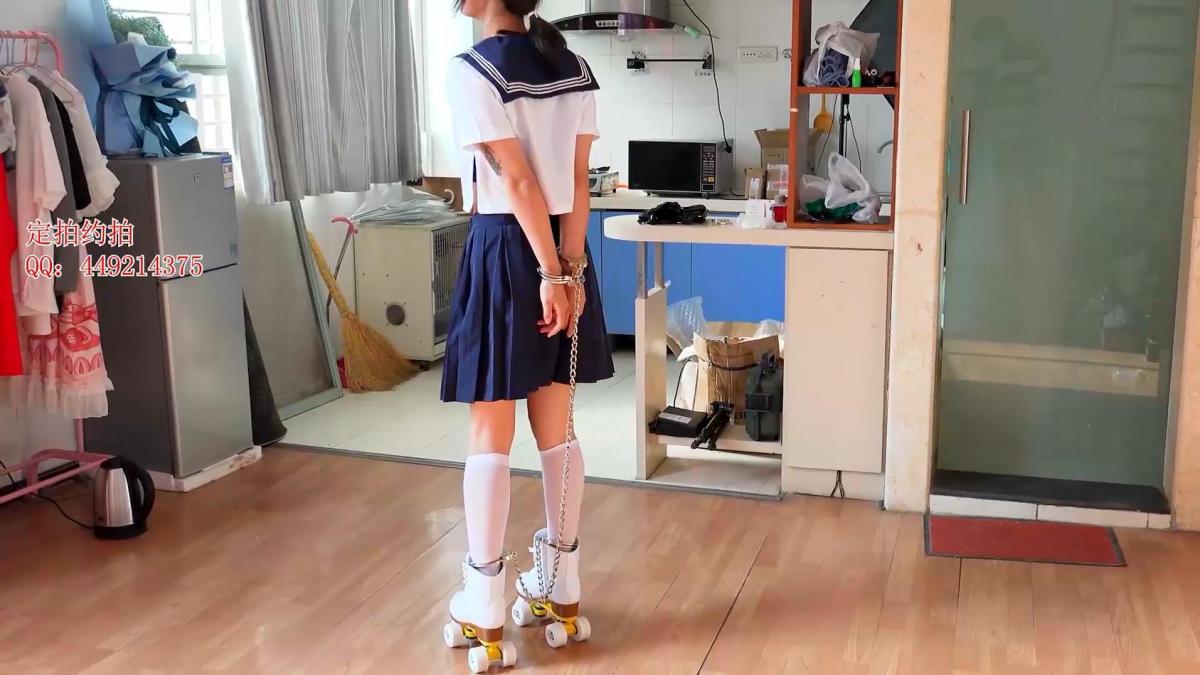 【子衿原创】菲菲轮滑鞋镣铐木枷臂铐脚镣口球驷马 百度下载解压密码：zjsy或者ZJSY,子衿工作室向全国绳艺爱好者提供：体验绳模捆绑服务，绳模全国可空降、绳艺作品销售、作品定制、原味等，另外本店招募合作伙伴。约拍订拍请联系Q449214375 微信happiiny