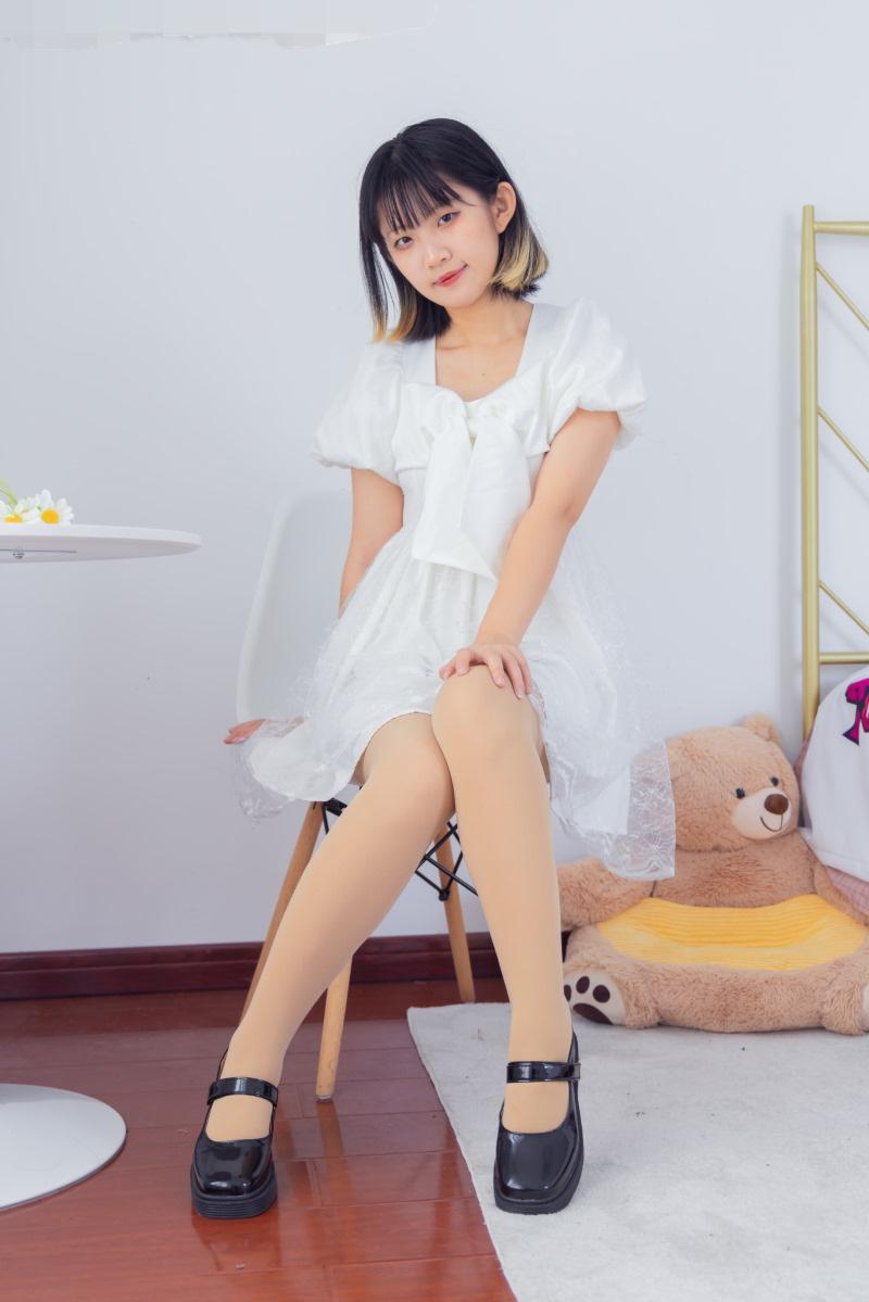 物恋传媒1278期：暗月-皮鞋、厚肉丝、揉脚剧情 物恋传媒1278期：暗月-皮鞋、厚肉丝、揉脚剧情<br>原创作者：物恋传媒<br>邻家女孩暗月穿着皮鞋和厚肉丝展示美足美腿，视频后续还有揉脚剧情