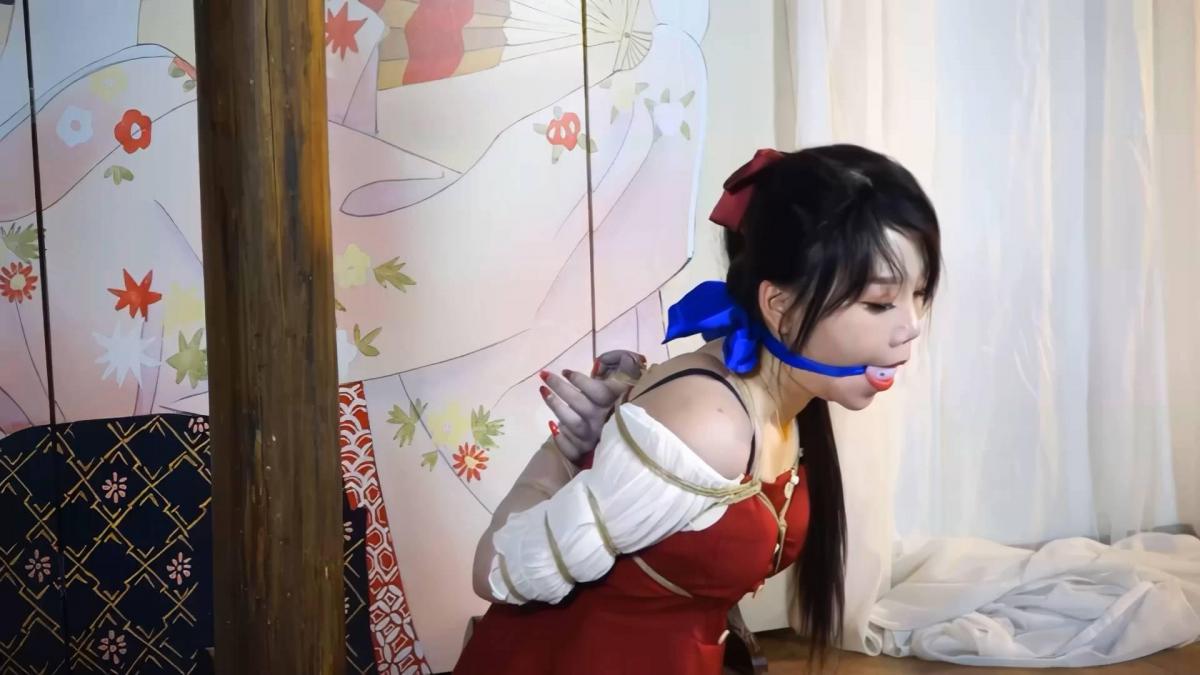 【锐度主张】嫣儿 OL黑丝五花口球 由锐度主张出的精品，大金捆绑嫣儿，黑色诱惑，红衣五花口球，流了一地的口水啊，喜欢五花口球的不要错过了
