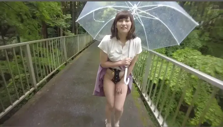 貞操帯露出 野外[X_X]して自宅でオマ○コ拘束された1ヵ月の記録 人妻背着丈夫被男人调教，为了让她知道束缚快乐，让她戴上玩具贞操带。在户外控制着开关散步，露出羞耻。<br>番号：<span style='color:#b0b0b0;'>[隐藏文字，购买后可见]</span>