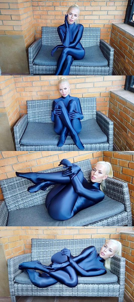 [W’sH]——Kris——深蓝光泽zentai——沙发上的丝滑自我抚摸 Kris小姐姐穿着新的深蓝色zentai在户外的沙发上发骚，抚摸着被丝滑zentai包裹着的每一寸肌肤。<br>zentai紧紧的包裹在Kris的身体上，随着身体的蠕动散发着金属质感的光泽，视觉上真的很享受！<br>像这种曼妙身材的银发美人太适合穿zentai了。气场十足，冷艳又性感。<br><br><br><br><br>注：<br>W’sH 工作室<br>专注于zentai、紧身衣、spandex、丝滑光泽衣物、乳胶、睡袋、捆绑、锁链……等一系列恋物拍摄。<br>清一色欧美模特，高颜值，好身材。<br>单女、女女、三女应有尽有，各种玩法层出不穷。<br>拍摄手法极具艺术性，作品极具收藏价值。