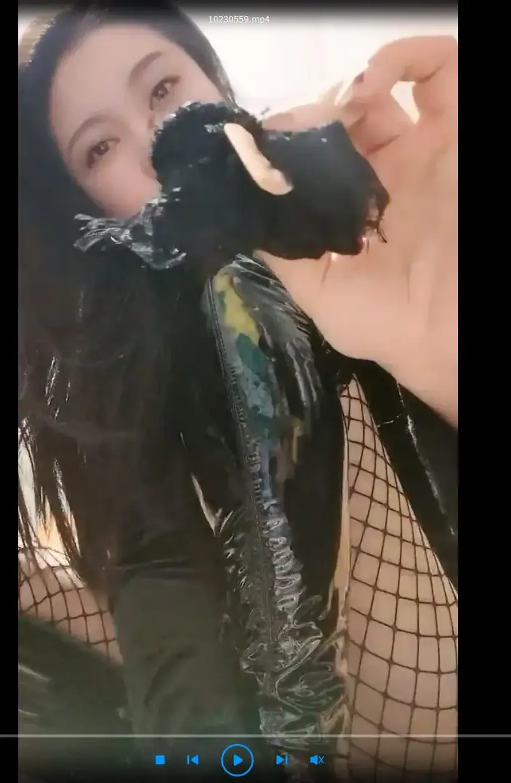 【琴魔、巡游～S】灯：叫后妈！炸两波～ 标题  【琴魔、巡游～S】灯：叫后妈！炸两波～<br>原创者 【琴魔、巡游～S】<br>剧情 美丽知性的琴魔女王第一视角诱惑调教，网袜黑丝内裤，看的流口水，希望大家喜欢