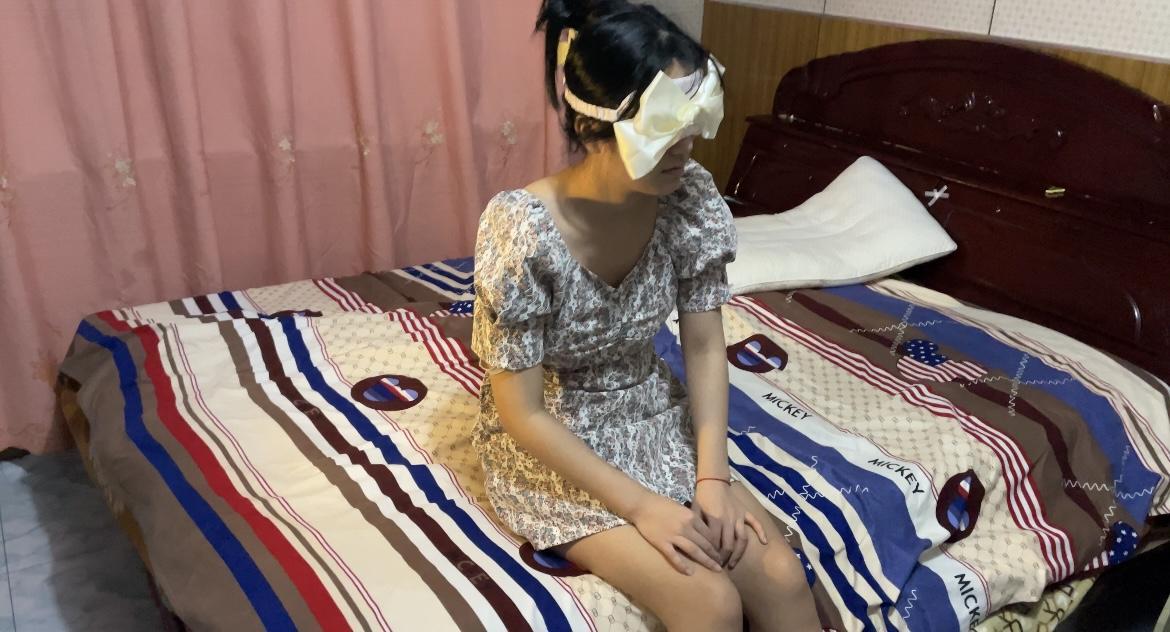 清纯女孩18岁扎带拘束驷马放置 高跟鞋加裸足tk 挣扎纯欲小裙子 清纯女孩18岁扎带拘束驷马放置 高跟鞋加裸足tk 挣扎 脚丫特别嫩小巧可爱皮肤光滑 瘦瘦的恋足福音 尼龙扎带捆绑 挠嫩脚心 00后小女孩清纯小短裙拍完手脚勒紫 订拍应聘＋3243707388