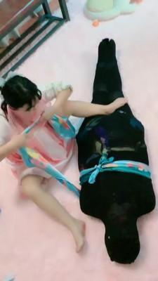 【香奈儿】全包捆绑[X_X]强制房东 【香奈儿】全包捆绑[X_X]强制房东<br>创作;【香奈儿】<br>描述;【香奈儿】全包捆绑[X_X]强制房东,喜欢的请大家多多支持一下吧