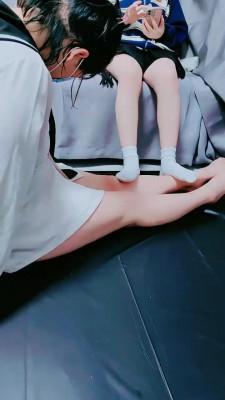 【苏恩】女奴恋足场 【苏恩】女奴恋足场<br>原创作者：苏恩<br>苏恩女主调教女奴，女奴给女主做够，女奴给女主舔脚，女奴看起来很享受