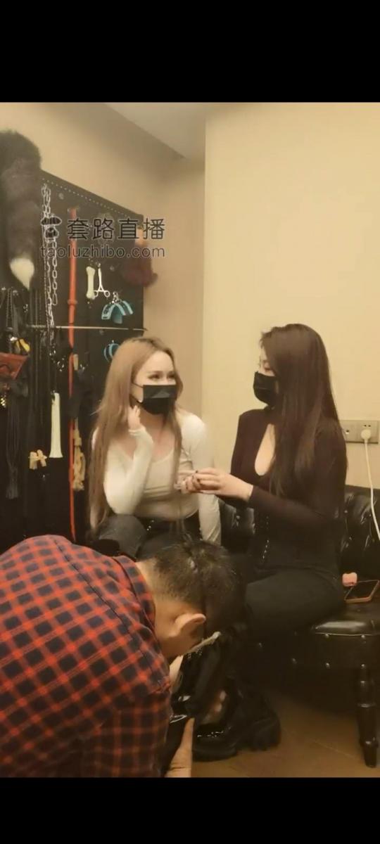 双子姬 重力测试 双子姬女王，带素人美女一起，狠狠虐狗                                       踢裆，口水戏狗，暴力调教