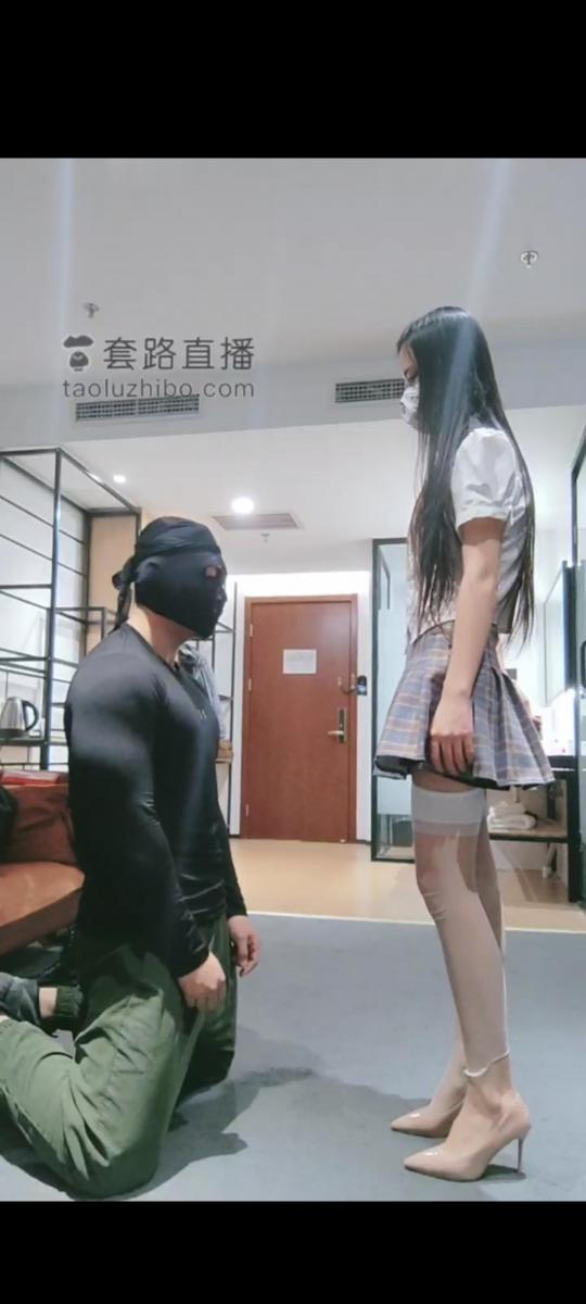 护短 教训犯错的狗 套路女主播，狠狠调教男朋友，犯错的不如狗                                    重度耳光，踢打，鞭打羞辱(这是高跟鞋)