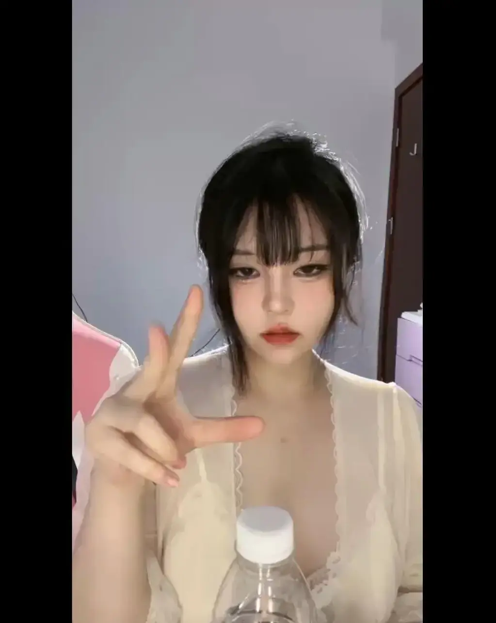 【木秋夜深了】抓到你啦! 盯/红绿灯/龟责教程系列 【木秋夜深了】抓到你啦! 盯/红绿灯/龟责教程系列<br>原创者:木秋夜深了<br>木秋夜深了第一视角盯射红绿灯,喜欢的请多多支持