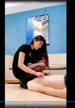 【梓晨】  虐狗 【梓晨】  虐狗<br>原创者  【梓晨】<br>剧情  美丽有气质的梓晨女王调教男奴，希望大家喜欢