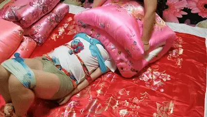 棉被包裹[X_X] 小奴被捆绑遭棉被捂闷.....又被棉被包裹固定....水刑.....