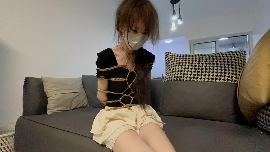 【比尔】琪琪试镜 在尽力给各位老哥找妹妹模特，女大小妹妹面试模特，挺不错的小妹妹，瘦瘦苗条身材，娇喘很令人心动，玉足也很纤细，收集妹妹的口水，【色】<br>，把大[X_X]甩她脸上让她欲罢不能，狠狠戏弄,小jiojio真好看~~~<br>原味衣服道具售卖 定拍合作请联系QQ2838269780