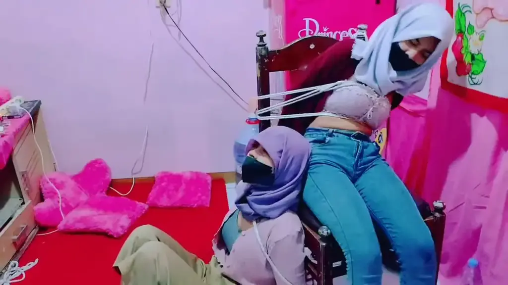 2 Hijab Girls Try to Escape from Their Bondage (ID-BOUND017) 2 Hijab Girls Try to Escape from Their Bondage After Both Were Tied Up by Kidnappers