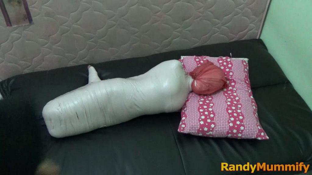 [RM103] The beautiful girl is wrapped in Hogtied and her head is wrapped in a plastic bag A beautiful girl is mummified and helpless in a hogtied position.<br>After being wrapped helplessly, this girl's head was then wrapped in plastic so she could not breathe