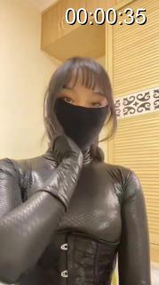 紧身衣诱惑 优姨的视频，金币福利！！露点已剪