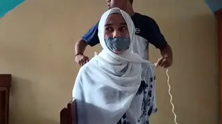 Indonesia Hijab Girl Trying Bondage ID-BOUND019 Indonesia Hijab Girl Trying Bondage With any kind tools