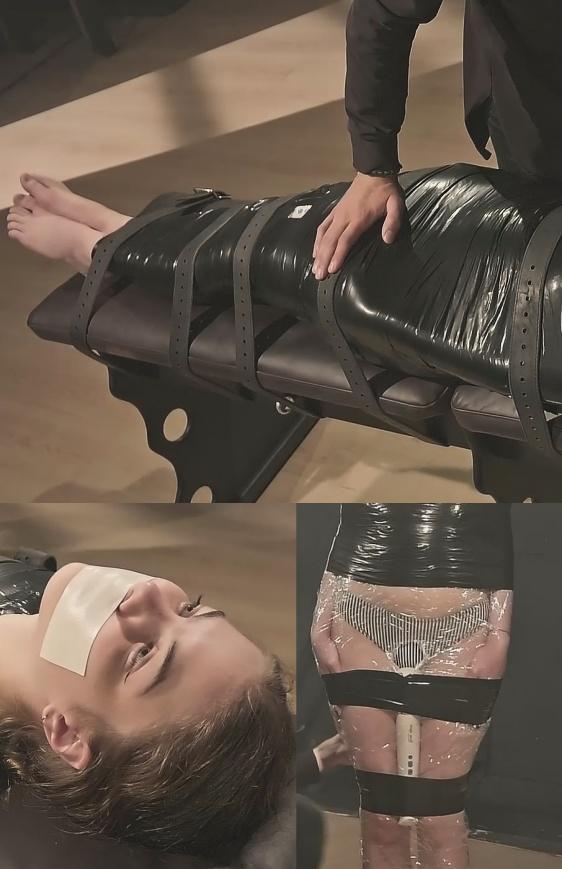 Foxy - Tight PVC mummification with Magic Wand for her pleasure 你或你的另一半是否曾幻想过被胶带从头到脚紧紧包裹，而且不止如此，里面还藏着一个强大的魔杖[X_X]？如果这激起了你的兴趣，那么这段视频特别适合你。<br><br>这段长视频展示了Foxy从头到脚被木乃伊化的整个过程。首先，我用一层薄膜包裹她，然后用黑色PVC薄膜紧紧包裹，让魔杖[X_X]的震动头牢牢地压在她的私密部位。<br><br>之后，我把Foxy的脚、头和一小块区域完全包裹起来，只露出[X_X]的按钮。我用白色胶带封住了她的嘴。<br><br>然后，我把她放在长凳上，用皮带把她拉上去。完成了，这个小可爱完全动弹不得了，现在是时候打开[X_X]，舔她的赤脚了，这正是我正在做的。<br>结果，Foxy甜蜜地达到了[X_X]，我把她从茧中切开，把她从茧中解放出来。享受！Have you or your significant other ever had fantasies about being tightly wrapped in duct tape from head to toe, but not just that, with a powerful Magic Wand vibrator inside? If this piqued your interest, then this clip is especially for you.<br><br>This lengthy clip shows the entire process of mummification with Foxy from scratch. First, I wrapped her in a film, then tightly in black PVC film, leaving inside the Magic Wand vibrator firmly pressed with its vibrating head against her intimate area.<br><br>Afterward, I completely wrap Foxy, feet, head, and a small area with the vibrator's button exposed. I seal her mouth with white tape.<br><br>Then I put her on the bench and pulled her to it with leather straps. Done, the cutie is completely immobilised and now it’s time to turn on the vibrator and lick her bare feet, which is exactly what I’m doing.<br>As a result, Foxy cums sweetly and I free her from the cocoon by cutting it. Enjoy!