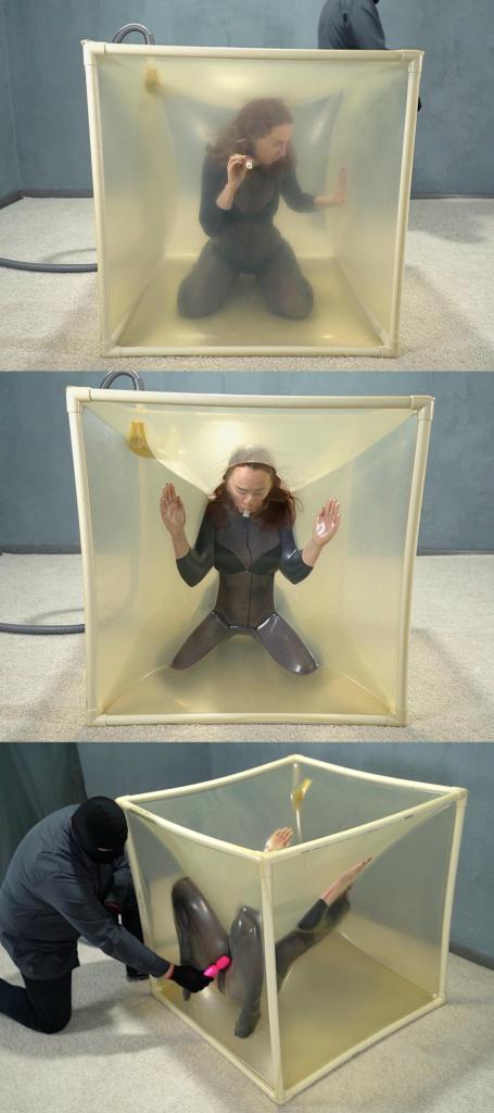 Vibro ass up in a transparent cube 连体黑丝小姐姐真空箱悬空吸附拘束，随后被坏人用快乐棒强高折磨。<br><br><span style='color:#b0b0b0;'>[隐藏文字，购买后可见]</span>
