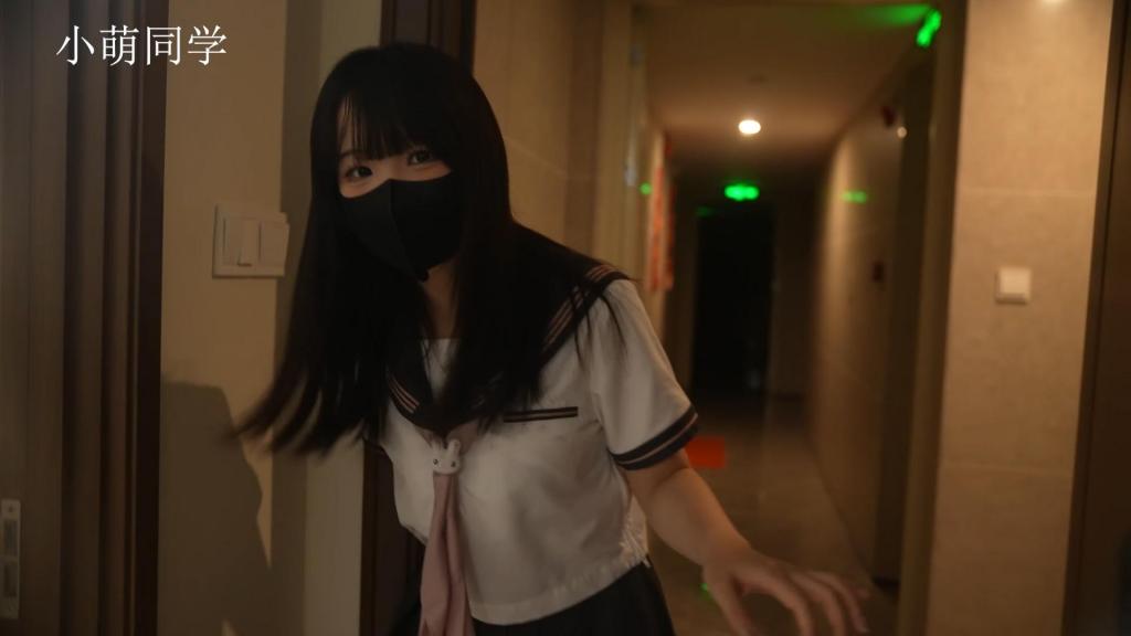 【小萌同学】BL27 JK被催眠后自杀玩弄身体 感谢定拍，支持就是我们的动力，网盘的html格式改为rar<br>简介：高中生小萌近期非常焦虑，于是乎找了私人心理辅导，没想到上门被催眠，逐渐睡了过去，小萌开始被玩弄身体和裸足，浑然不知，当她醒来发现一切好像没发生过，再被催眠的时候小萌开始挣扎不愿意，被催眠师直接捂住口鼻闷晕过去，小萌再次被催眠，被要求脱了衣服只剩下内衣裤，这次直接被下令勒脖自杀，小萌就这样勒晕了自己，催眠师趁机补刀[X_X]了小萌，开始继续玩弄身体...