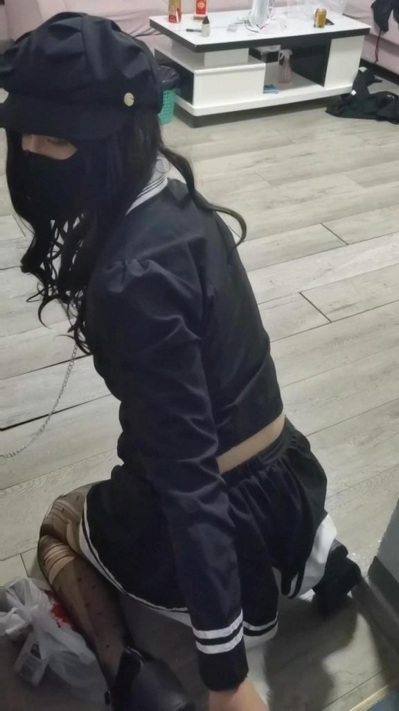 [正片]小男娘的户外灌肠喷射经历+被主人灌肠后插上尾巴，并要求外卖小哥帮忙拔掉尾巴～～户外+露出+勾引+灌肠+肛塞 [正片]小男娘的户外灌肠喷射经历 被主人灌肠后插上尾巴，并要求外卖小哥帮忙拔掉尾巴～～户外 露出 勾引 灌肠 肛塞<br><br>被主人灌入2L水后，要求在户外拔掉尾巴，将肚子里的水全部喷射出来，啊啊啊好羞耻好羞耻，不会被路人看光叭<br><br>灌肠后，要求外卖小哥帮忙拔掉尾巴又会怎样呢～<br>喷射的样子好像吓倒小哥了捏，不会被嫌弃叭<br>​（中间部分黑屏为与外卖小哥的的对话～当时摄像头未朝向我，可以放心购买）<br>欢迎来我工作室定拍视频哦～QQ1669633741