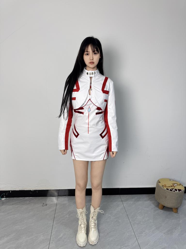 【比尔】女战士暗夜搜"凶" 有一名戴着阿祖面具的男子四处作恶，冷酷的女战士得到消息后立即出动抓捕行动，来到犯罪男子的房子搜查罪犯，<br>逮捕到男子后捆绑住，罪犯当然也不是善茬，趁危之际挣脱了绳索与女战士进行了扭打，女战士此时的力量并未完全恢复不是对手，<br>被男子逼到墙角，被掐住了生命线脖子往上提，期间男子还不断嘲讽，最后把女战士拉到床上使用绳索套住脖子勒s，猥亵摆动女战士的超凡圣体。<br>原味衣服道具售卖 定拍合作请联系QQ2838269780 网盘解压密码bill