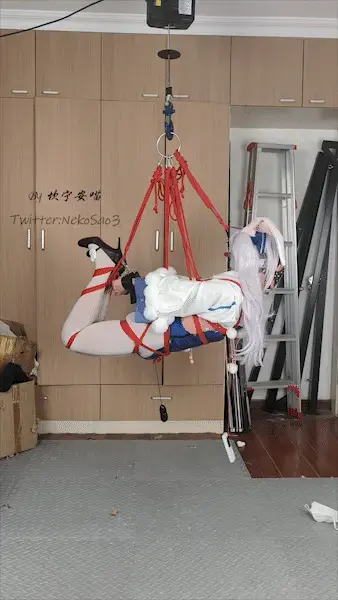 [坎喵]绝望的自缚-碧蓝航线cos-拉菲兔女郎驷马悬吊自缚+强高 哈喽，这里是坎喵，是个努力想要变可爱的男孩子~<br>好像印象中从来没有录过并腿驷马的悬吊自缚？这回就试一试叭，其实操作起来是要比折腿要方便一些，这回稳妥起见没有驷马得太极限，下次兴许会试试更极限一点<br>服装还是拉菲II兔女郎<br>前28分钟为自缚过程<br>网盘传源文件会挂，所以传了压缩包，如果可以尽量用林子的保管库下载吧<br>另外推特(或者叫X）和林子同名，ID @NekoSao3，欢迎关注~<br>随缘接自缚类定拍，有需求的客官可以林子站内信或推特私信联系~<br><span style='color:#b0b0b0;'>[隐藏文字，购买后可见]</span>