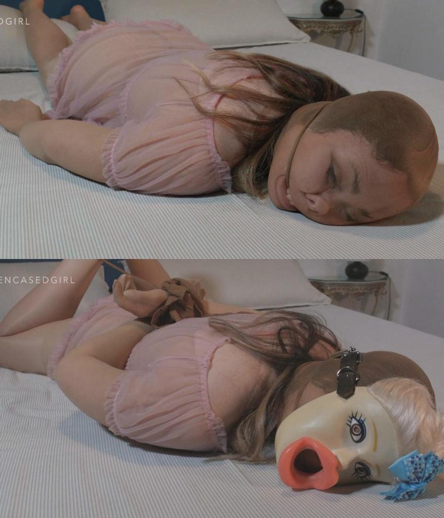 NYLON ENCASED DOLL DREAM TIME Cherry从头到脚裹在尼龙连裤袜里。她裹得严严实实的身上，裹着一个漂亮的洋娃娃，准备睡觉了。如何才能最好地进入夜间的不清醒状态和梦境？用尼龙绳捆绑着她，头往后拉，扭曲着她美丽的脸庞。最后，夜间不清醒状态的面具被锁在她的头上，让她什么也看不见，什么也看不见，只有一片漆黑。轻轻地抚摸几下头部，安抚她内心惊恐的灵魂，然后把被子拉过，盖住那个曾经是女孩的被绑住的物体。终于，她可以进行夜间不清醒了。Cherry is encased head to toe in nylon pantyhose. With a pretty baby doll over her sheathed body she is ready for bed time. How best to enter into nocturnal un-awakeness and dream time? Hogtied with nylon and her head pulled back distorting her pretty face. Lastly, the nocturnal un-awakeness-time mask is padlocked to her head so she is given no view, no sight, just blackness. A few gentle strokes of the head to calm the terrified soul within and then the covers are pulled over the bound object that used to be a girl. At last, now she can perform nocturnal un-awakeness.