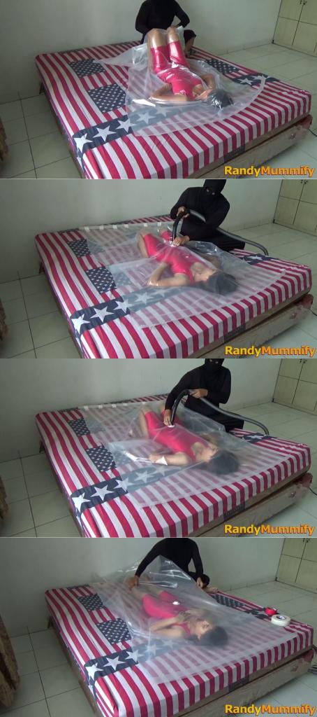[RM139] For the first time, a girl was put in plastic and vacuumed, making her frightened and strugg A girl is wrapped in a plastic bag and then her body is vacuumed until it is airtight.<br>This girl breathed out and made her panic so this girl screamed hysterically.