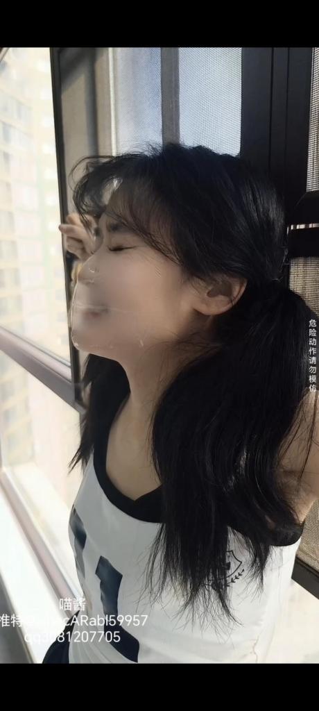 喵酱原创~拉拉队姐姐敷贴到半昏迷 拉拉队的小姐姐尝试敷贴，敷贴贴上的一瞬间阻断了鼻腔的所有氧气。你看小姐姐痛苦的表情，剧烈的挣扎忘记了疼痛。挣扎也是徒劳。最后处于半昏迷状态旁边的小姐姐赶紧把敷贴抠破让氧气灌入，一瞬间瘫软，身上仿佛被抽干了力气站都站不住了……