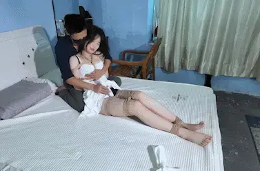 【樱束原创】《网友见面的骗局》单纯的小妹妹被变态的网恋男友骗来现实见面被男友下药迷晕捆绑！可想而知下场有多么的惨啊！被棒棒玩弄的多次羞耻强G！疯狂挠脚心鞭打折磨！ 剧情简介：<br>定拍转公映！单纯的小妹妹被变态的网恋男友骗来现实见面被男友下药迷晕捆绑！可想而知下场有多么的惨啊！被棒棒玩弄的多次羞耻强G！疯狂挠脚心鞭打折磨！女孩子见网友需谨慎啊！<br><br>樱束联系方式：QQ1565437 QQ5909437 官方邮箱：yingshuyc@gmail.com(记住邮箱回家不迷路)<br>统一解压密码：qq1565437 原老解压密码：qq2156176672<br><br>视频格式：MP4<br>分辨率：1080P<br>时长：39分钟<br>大小：1.9G