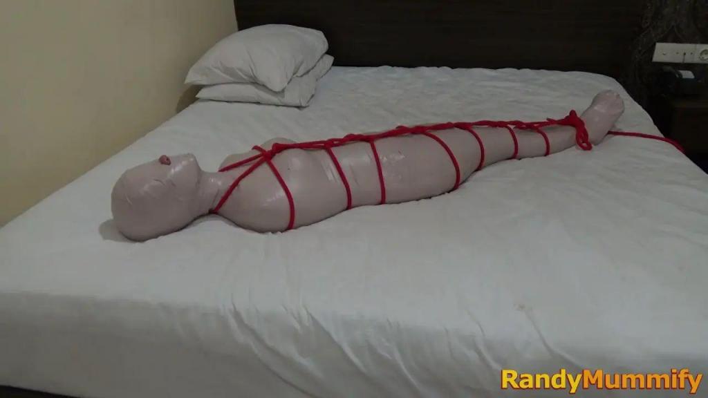 [RM124] A beautiful model is mummified in a hotel and tied up A beautiful girl who works as a model tries to mummify in a hotel room for the first time.<br>This girl is seen enjoying being a living mummy.