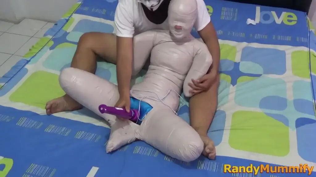 [RM079] Beautiful girl frogtied in mummification style and given vibrator stimulation A beautiful girl in a blue swimsuit is mummified in a frogtied style<br>After being wrapped, the girls crotch was given electric shocks and then her vagina was stimulated by a vibrator