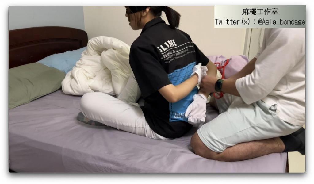 【麻绳工作室】 台湾妹子 18岁 高中生 橙橙 原味襪堵嘴 逼聞原味襪 一直掙扎 哀嚎好臭 但只能嗚嗚叫 【麻绳工作室】 台湾妹子 18岁 高中生 橙橙 原味襪堵嘴 逼聞原味襪 一直掙扎 哀嚎好臭 但只能嗚嗚叫<br>台湾个人工作室，可接私人定制，收费方式限PayPal或U<br>同时贩售多位台湾妹子 原味，学生到人妻都有<br>购买原味或私人订制请联系邮箱：viper128vr2@gmail.com，或关注我的推特：@Asia_bondage<br><br>无群组，严禁私下交易，所有买卖只透过妖狐吧smlsy.com，上述联系方式只限订制需求<br>>>百度云解压：务必先下载再解压、务必先下载再解压、务必先下载再解压，下载后解压两次