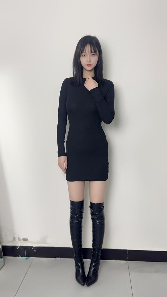 【比尔】女特工遇袭 女特工uu最近目标跟上了一个犯罪团伙，于是犯罪团伙派出帮派最有能力的手下前来干掉她，手下先潜入屋子，女特工正在熟睡，<br>心里还在犯嘀咕:"长这么漂亮，身材这么好，要是不是女特工就好了"，用毛巾把熟睡的女特工捂晕，女特工被捂醒不断挣扎，<br>混似过去，然后捆绑好女特工，醒来开始调戏她，羞辱她，把她勒住脖子,看她挣扎的惨惨的，回复老大:"大功告成"。<br>原味衣服道具售卖 定拍合作请联系QQ2838269780 网盘解压密码bill