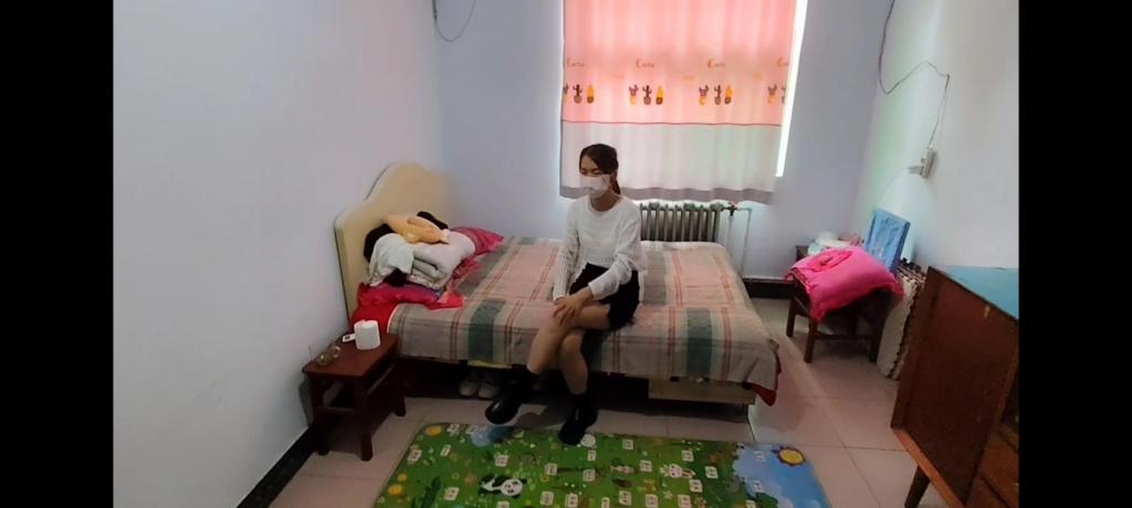 出租屋游戏（直臂放置，ZDB强高） 妻子绳瘾上来了家里放不开，只能在外面租个房子在出租屋里玩。体验了一下直臂，坚持几分钟就不行了，只能换。。。。。<span style='color:#b0b0b0;'>[隐藏文字，购买后可见]</span>