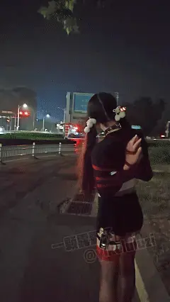 【预告】一颗露露子户外捆绑篇12预告 双马尾高跟吊带袜后手观音当众露出，郊狼电击行走团缚捆绑，公园健身器材驷马放置 全裸只穿丝袜日式捆绑过马路【预告】 一颗露露子户外捆绑篇12预告 双马尾高跟吊带袜后手观音当众露出，郊狼电击行走团缚捆绑，公园健身器材驷马放置 全裸只穿丝袜日式捆绑过马路<br>一颗露露子最新户外预告，本次户外的内容超级丰富<br>双马尾后手观音高跟鞋吊带袜大胆户外露出逛街<br>车来车往的人行道上电击郊狼电击<br>马路公园胖团缚捆绑放置<br>公园健身器材驷马口具放置<br>全裸户外单杠单腿吊缚<br>全裸高跟丝袜过马路<br>内容请看预览图<br><span style='color:#b0b0b0;'>[隐藏文字，购买后可见]</span><br>解压后请将mp4x后缀改为mp4