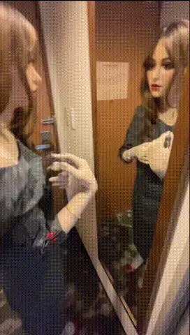 中東系姉さんとin吉祥寺 【中东系服饰 外出逛街吃饭】小姐姐今天尝试了一台中东风格的空姐服装，和主人一起外出吃饭逛街，最后在餐厅摘下面具。Middle Eastern-style Outfit – Out for a Meal and Shopping. Today, the young lady tried on a Middle Eastern-style flight attendant outfit and went out with her partner for a meal and some shopping. She finally took off her mask at the restaurant.<br>原作者：<span style='color:#b0b0b0;'>[隐藏文字，购买后可见]</span><br>作者描述：<br>動画のみです 12:01秒 中東系（トルコ）の美女が仕事を終えてから飲みに行くまでをイメージしてみました。モデルはMさん<br>译文：<br>视频内容 时长：12分01秒 本片设想的是一位中东系（如土耳其）美女下班后前往饮酒放松的情景。模特为M小姐。<br><br>#kigurumi #femalemask #dreammask #maskoff #黑丝 #伪装 #着ぐるみ #zentai #恋物 #户外 #全包紧身衣 #口罩 #フィメールマスク #多层 #丝袜叠穿 #恋足癖<br>