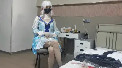 【HX】神里绫华的情趣玩具地狱体验 拘束衣+灌肠+牛奶灌肠+[X_X]+拉珠 【关于本作】<br>本次cos的是原神的神里绫华！<br>本次视频分为三个部分。<br>第一部分:闲暇之余的神里绫华无意中看到了一家情趣公司的体验广告，于是在好奇心的驱使下，她预约了体验。看着满床的情趣玩具，绫华小姐对拘束衣爱不释手。而上门的调教师也邀请她体验一番，于是，在其帮助下，绫华小姐顺利穿上了拘束衣，只是动弹不得的感觉让她有些压抑。<br>第二部分:在皮鞭的抽打和[X_X]的按摩下，疼痛感和[X_X]不断的冲击着绫华，但是一点点的挣扎都做不到，口球完全堵住了绫华想要叫出来的声音，只剩下呜呜呜的叫声，很快绫华就彻底的沉沦在了[X_X]之中，疼痛的感觉已经适应，甚至转化为[X_X]，不知道高朝了多少次。很块，无线[X_X]也被塞入了[X_X]附近的衣物里。接着是电动拉珠反复[X_X]插出绫华小姐的后庭花。<br>第三部分:最后的体验项目，是产奶母牛。在清水灌肠喷射后，一股股牛奶被慢慢灌进绫华小姐的肠道。这种充实感让绫华瞬间慌了起来，但是她只能够感受到自己的身体，无助的挣扎着。神里绫华能够清晰的感知到身体上的每一处感觉，当然也包括，双腿之间的位置。于是绫华小姐，一次又一次的清晰的感受着自己的高超和牛奶的喷射，娇喘的声音一声声的发出，明明已经在用力抵抗了…在小玩具和灌肠的的作用下，绫华小姐开始慢慢的享受这种折磨，直到舒服的意识都不清醒了，满地的牛奶无声地诉说着少女悲惨的经历……<br>本工作室主打各种制服，角色扮演，cosplay<br>超级还原，服装逼真，道具精致<br>本期模特：松月（常驻coser,可s可m接受度超高）<br>本期服装：原神-神里绫华-花时来信<br>丝袜：过膝白丝<br><br><br>【关于定拍】<br>工作室是一个新成立的小作坊，拍摄作品从清水擦边到重口不一而足。最低300就可以订拍，同时也欢迎大家赞助服装！<br>最后有什么有趣的玩法剧情或者想让模特穿的衣服也可以联系我们。<br>【关于招聘】<br>长期招聘青岛女绳模、女m，欢迎有兴趣的同好前来了解<br>【写在最后】<br>原味丝袜有需要的朋友也可以联系我们，联系方式统一加QQ1669633741<br>片名：神里绫华的情趣玩具地狱体验
